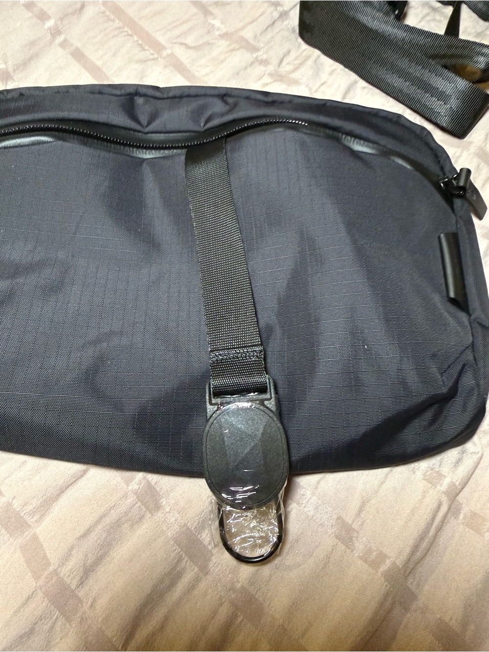 ALPAKA 2L Flight Sling - Black Crossbody Pouch - Picture 5 of 12